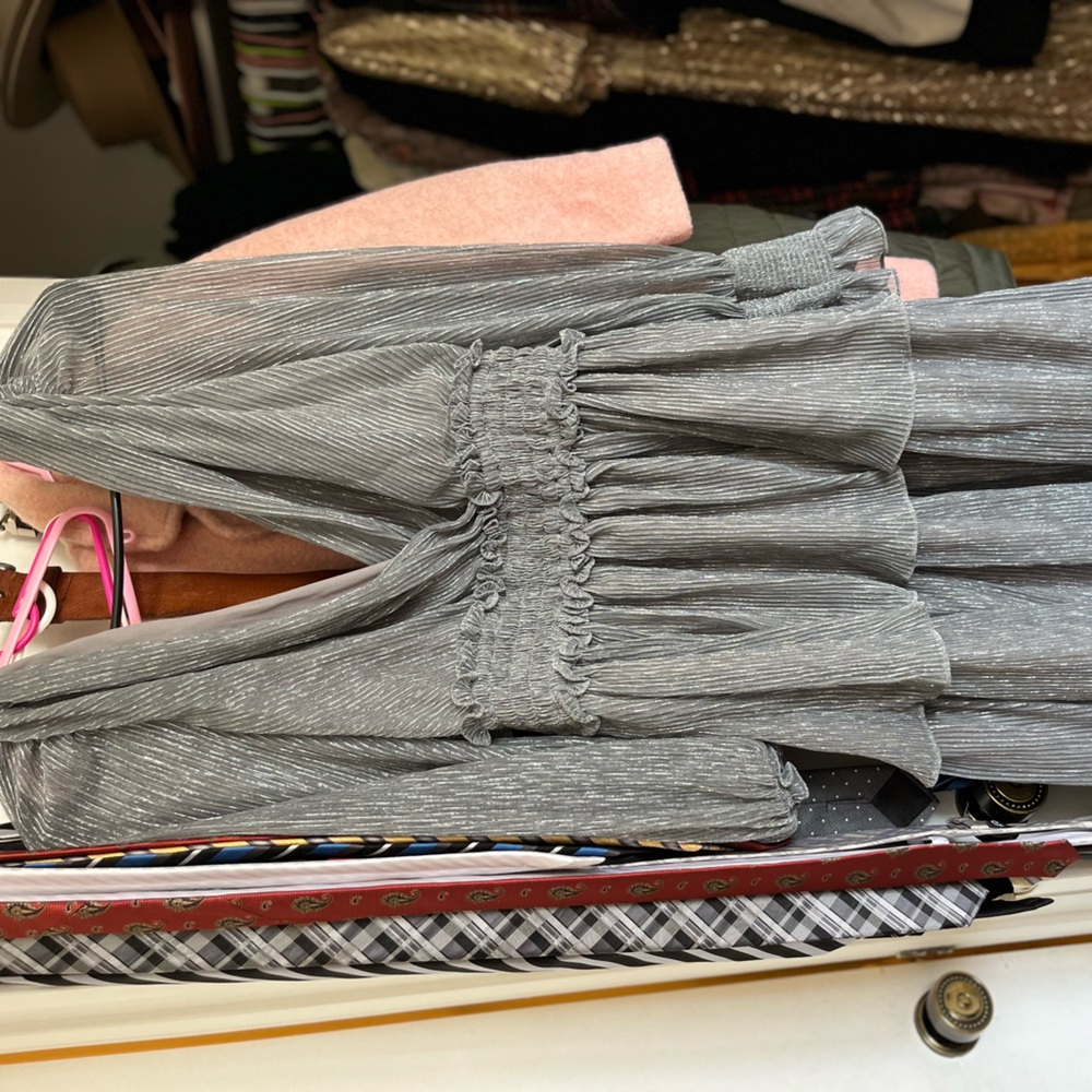 Size M metallic details
